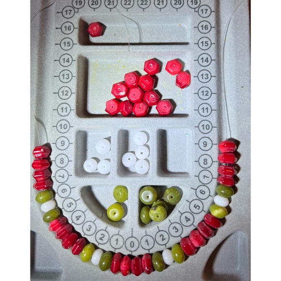 jade & coral gemstone stretch bracelet - Picture 8 of 11